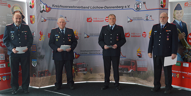 geehrt mit dem Ehrenkreuz in Bronze wurden: v.l. Norbert Schlüter, Volker Treichel, Erhard Möller und Rainer Gronemann